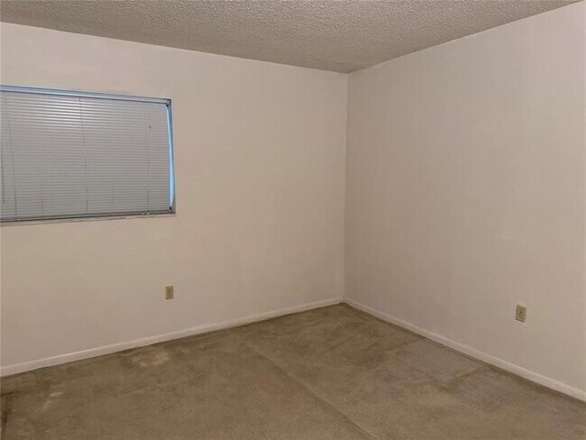 Building Photo - 1820 N Lauderdale Ave
