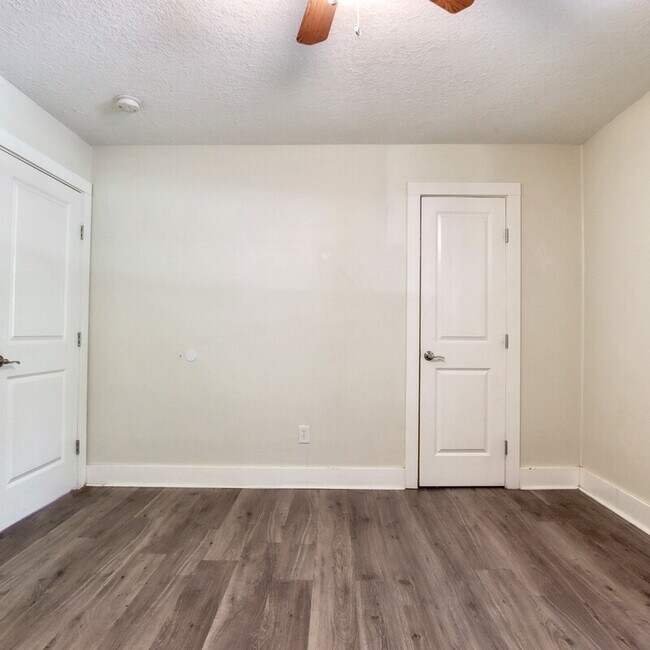 Building Photo - 5708 Flamingo Ct