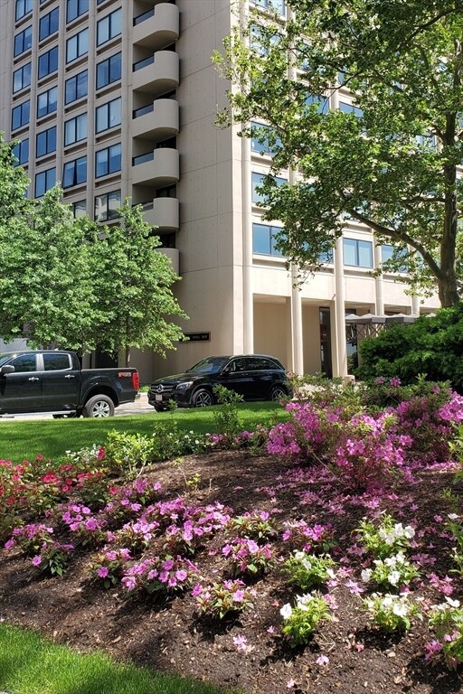 Building Photo - 85 E India Row