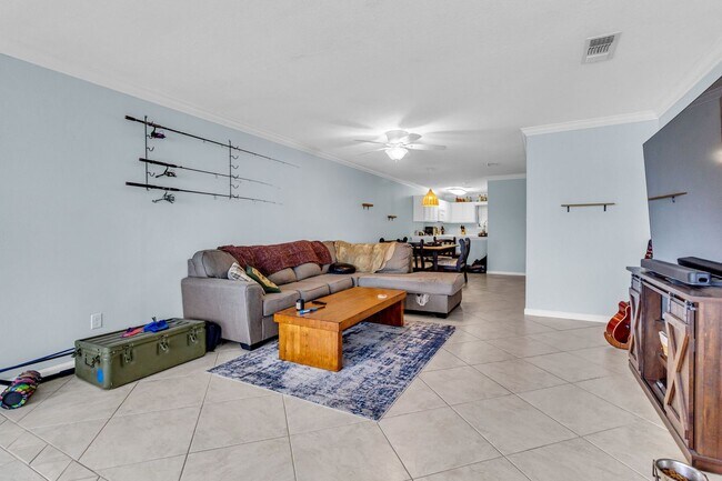 Building Photo - 251 Shalimar Dr
