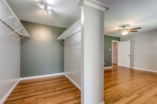 Building Photo - BLUE BONNET HILLS 3-BEDROOM