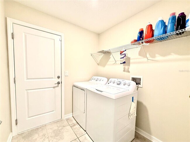 Building Photo - 1844 Ancestry Trl