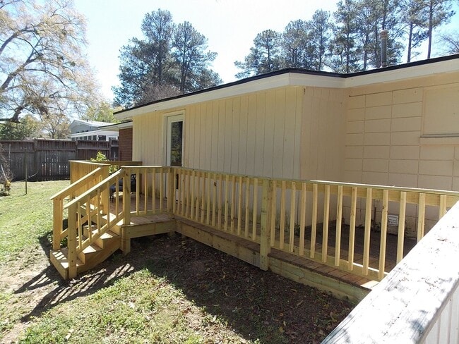 Building Photo - North Columbus, 3BR/2BA, Shopping & Close to I-185 to Ft Benning & I-85