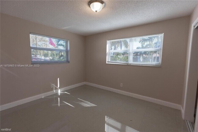 Building Photo - 4 br, 3.5 bath House - 4905 Harrison St # ...