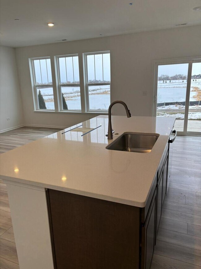 Building Photo - 450 Hathaway Ln