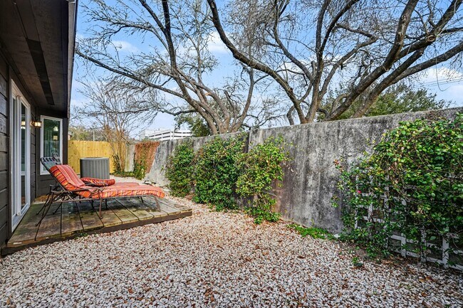 Building Photo - 16607 Neumann Dr