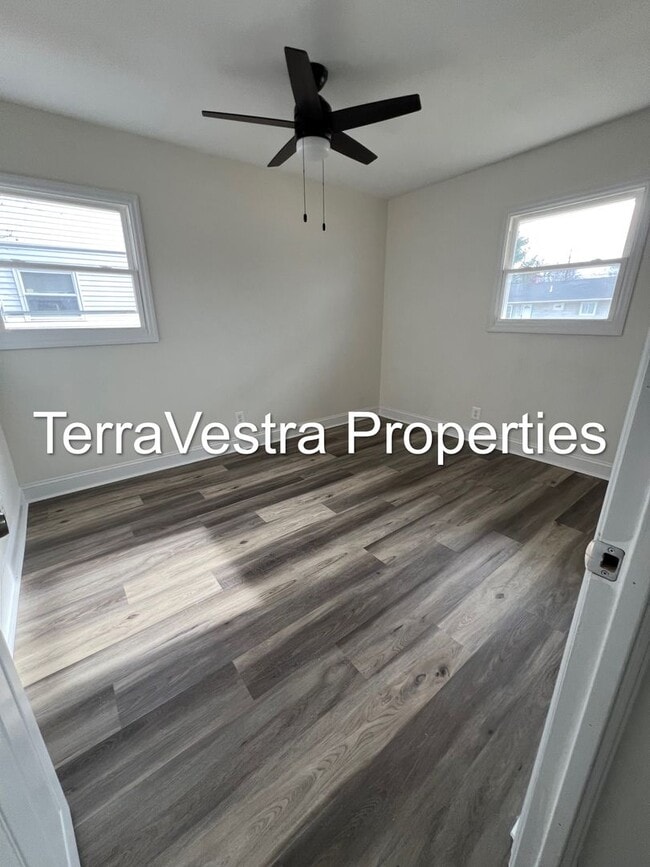 Building Photo - 3 Bed Single Family in Upper Deerfield!