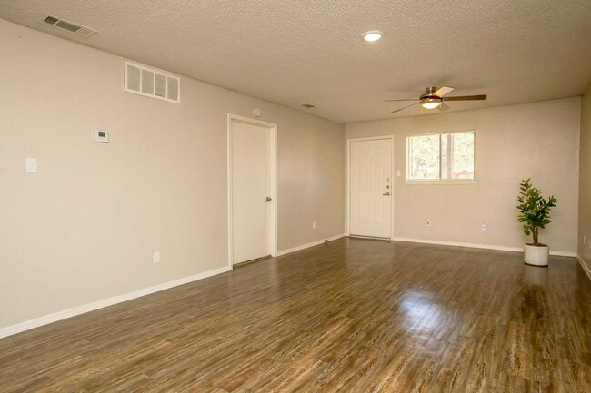 Building Photo - 400 W St Elmo Rd