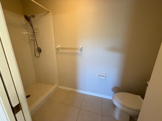 Building Photo - ANNUAL RENTAL - 2 BED / 2 BATH AT REGENT PARK