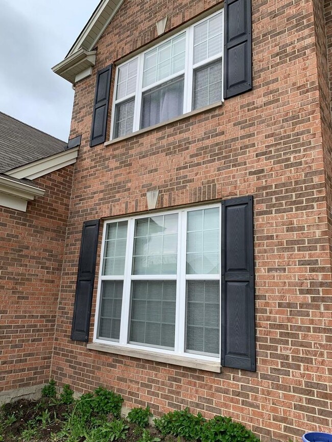 Building Photo - 8839 Robin Dr