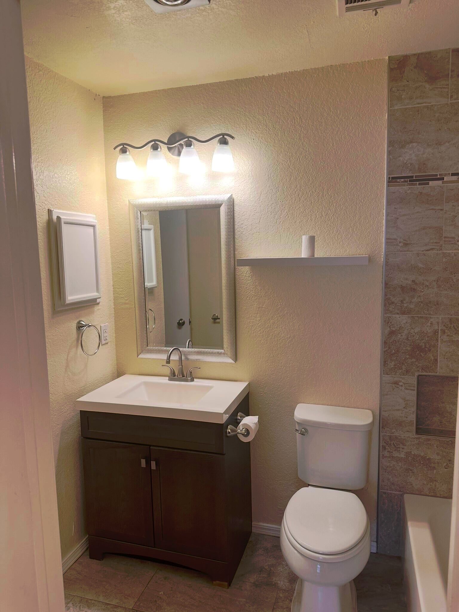 Building Photo - 9810 Walnut Ln