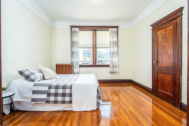 Building Photo - 6415 Bergenwood Ave