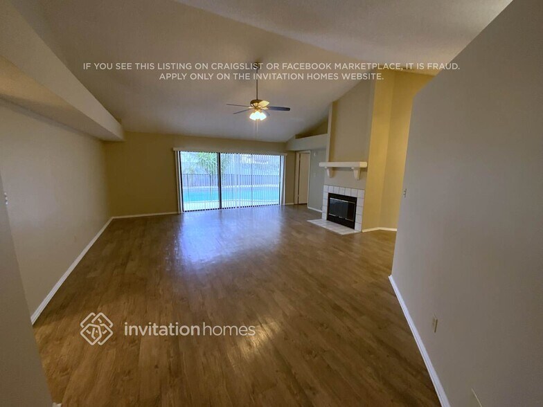 Building Photo - 3871 Biscayne Dr