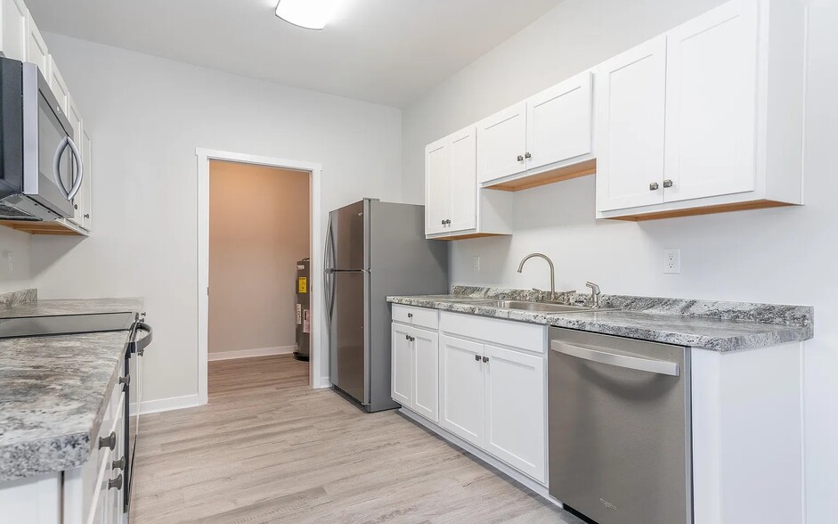 Kitchen - 9105 Beach Dr SW