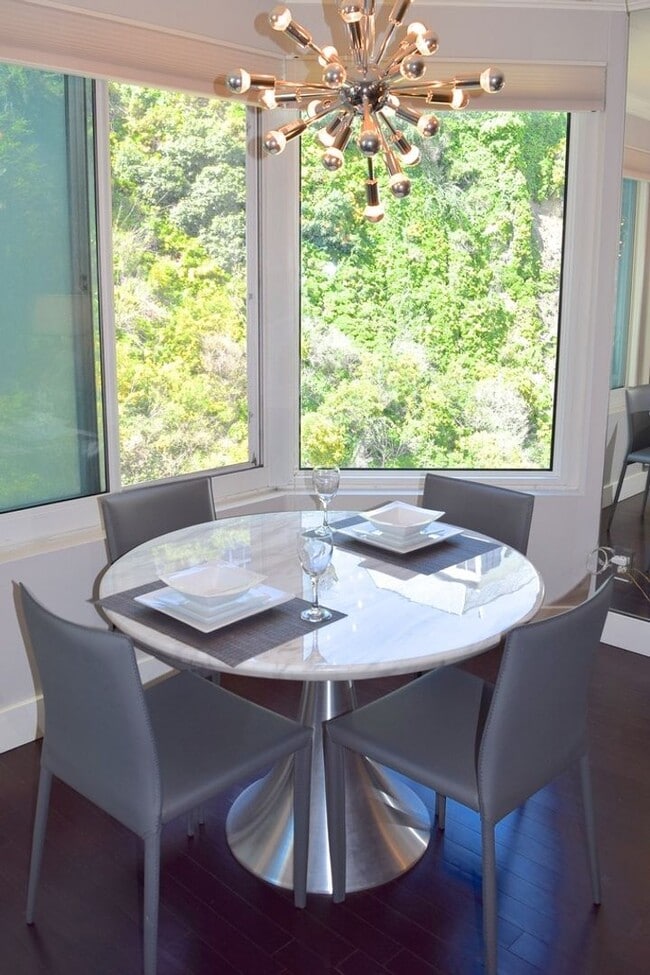 Building Photo - Mid-Term Occupancy, Telegraph Hill Furnished Condo- 1 Car Parking- 24 Hour Doorman - Fitness Center