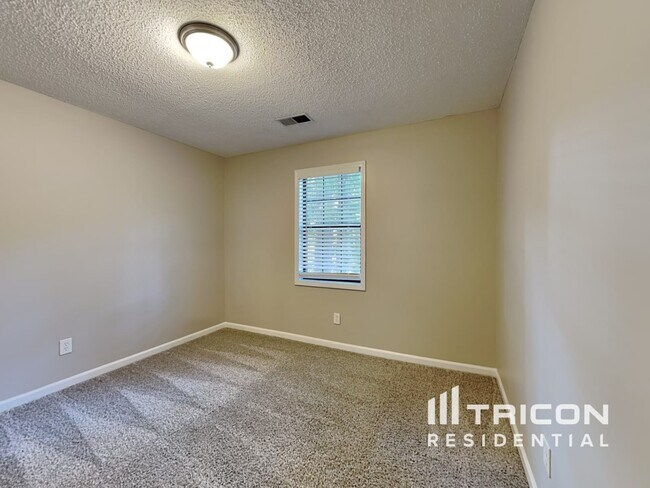 Building Photo - 2379 Moseley Pl SW