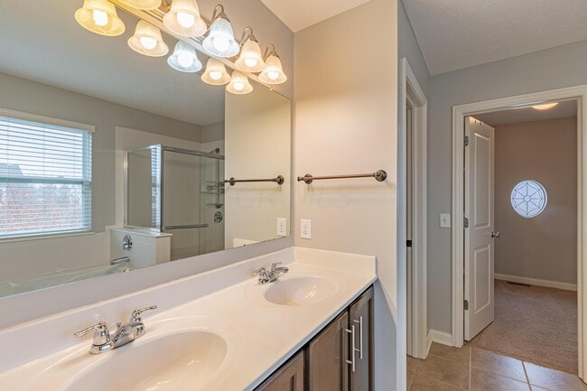 Building Photo - 6003 Bell Classic Dr