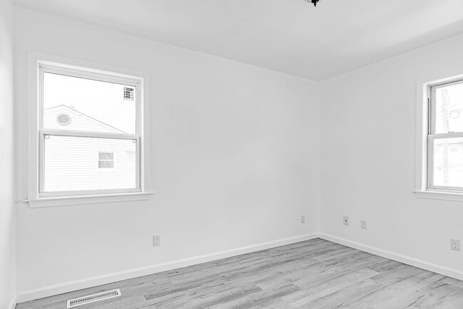 Building Photo - 1411 E Congress St