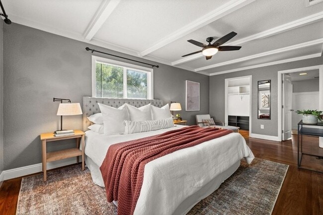 Building Photo - Welcome to this stunning 4-bedroom, 2-bath...