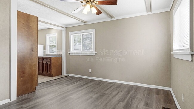 Building Photo - 1511 E Harry Ave