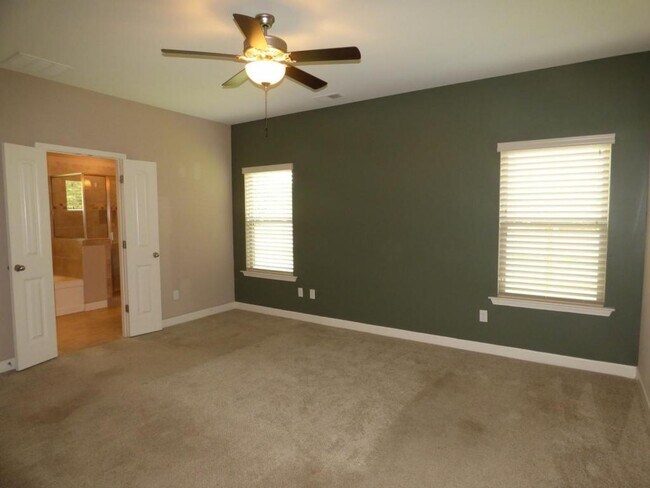 Building Photo - 70 Southwind Dr