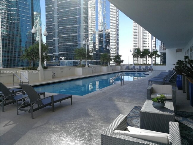 Building Photo - 1200 Brickell Bay Dr