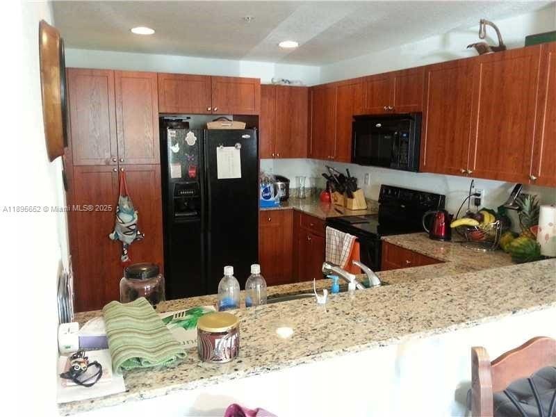 Building Photo - 10885 NW 89th Ter