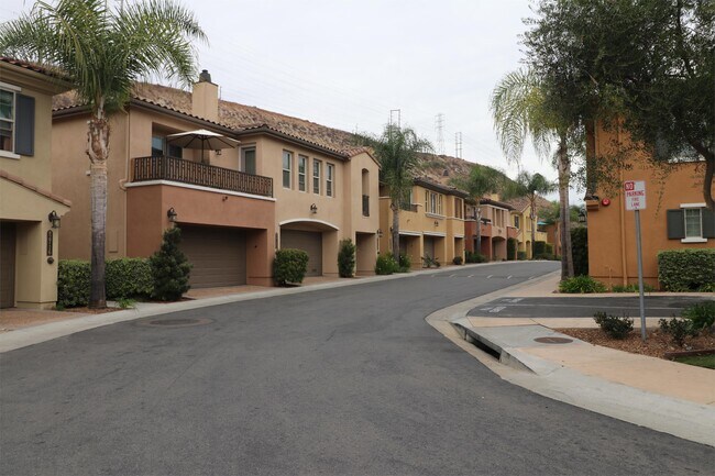 Building Photo - 2694 Bellezza Dr
