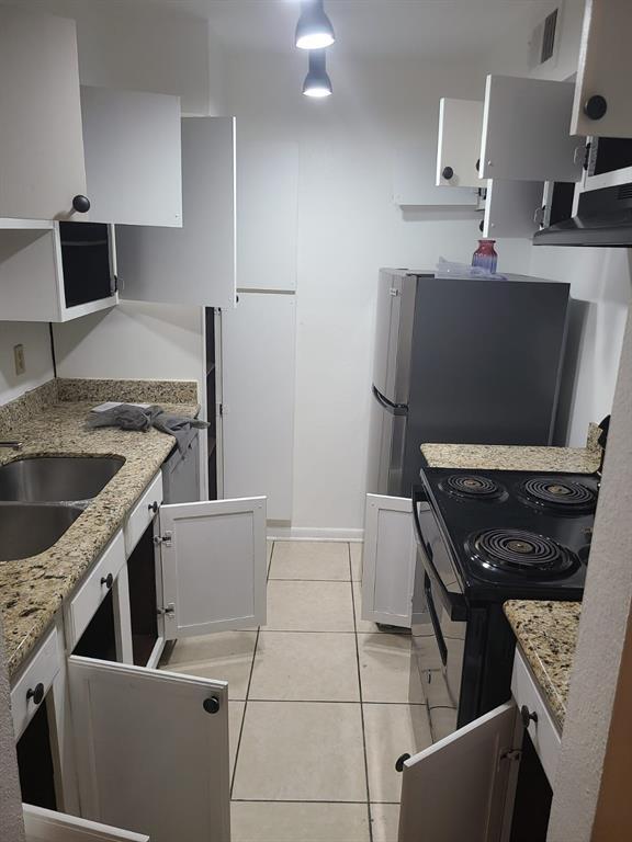 Building Photo - 8529 Hearth Dr