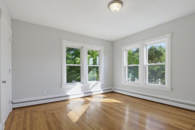 Building Photo - 56 1/2 Fruit St
