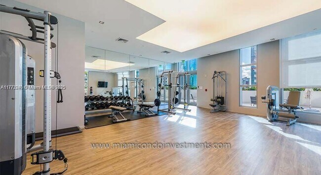 Building Photo - 1100S S Miami Ave
