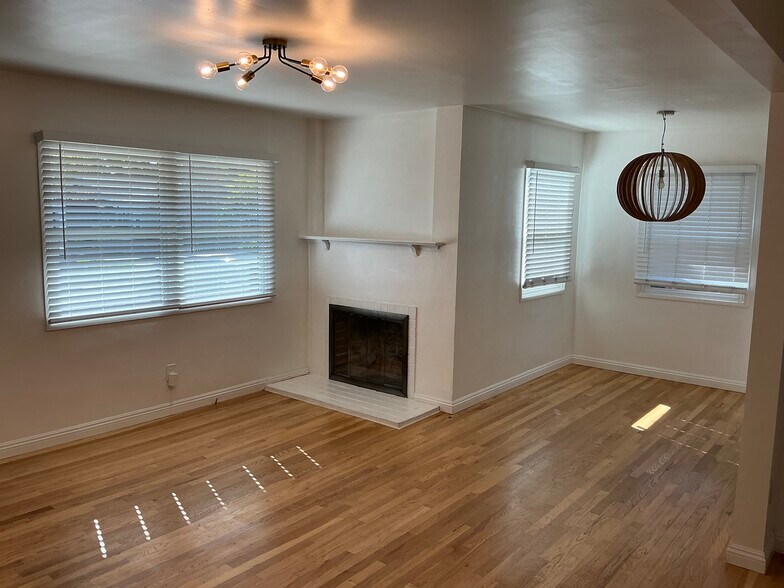 Building Photo - 10713 Esther Ave