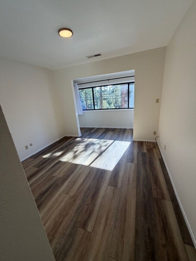 Building Photo - Northwood Estate Charmer - REDUCED PRICE