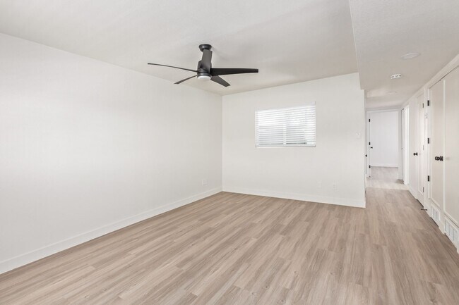 Building Photo - 103 W Broadway Rd