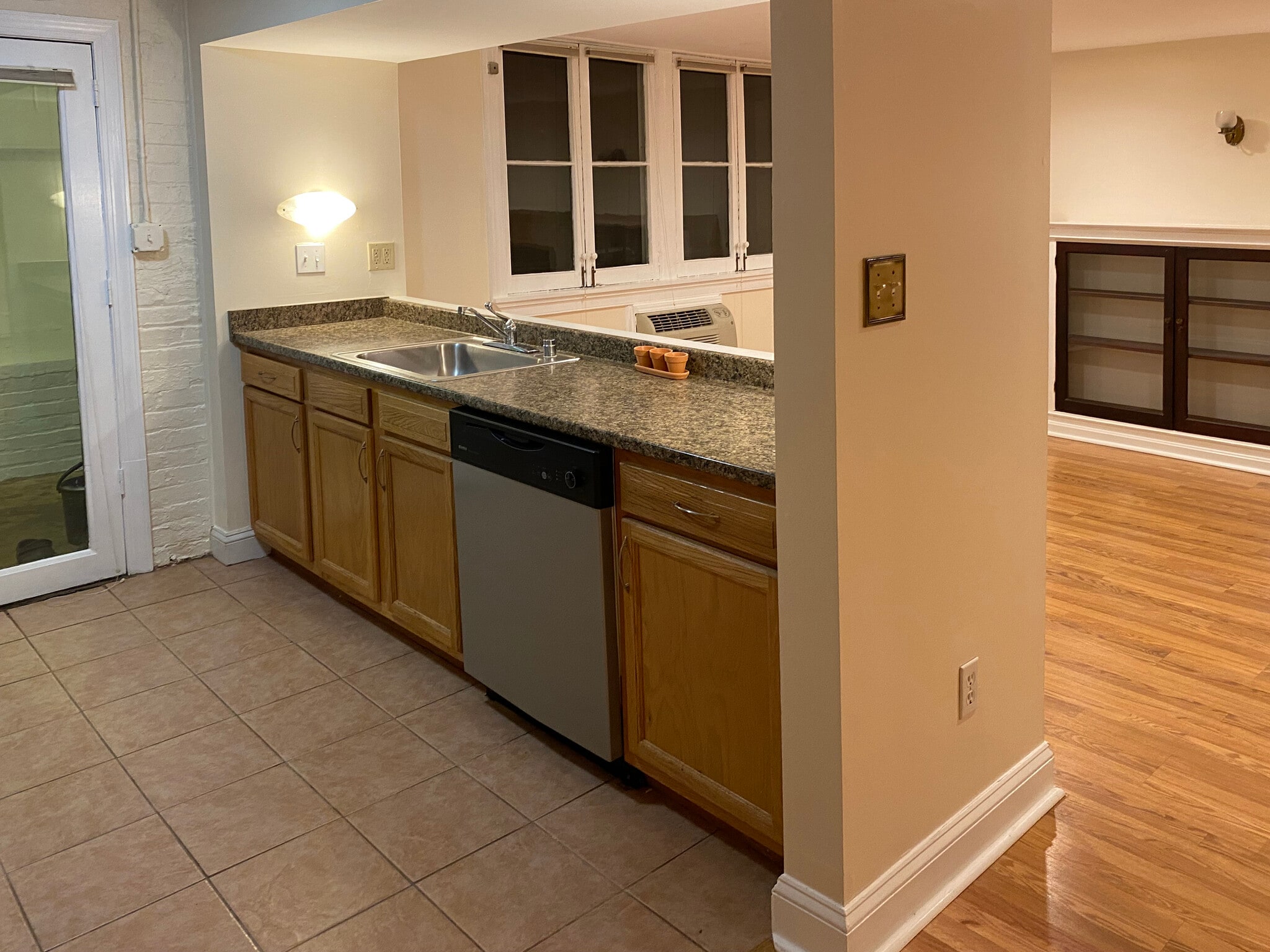 Kitchen - 2063 Park Rd NW