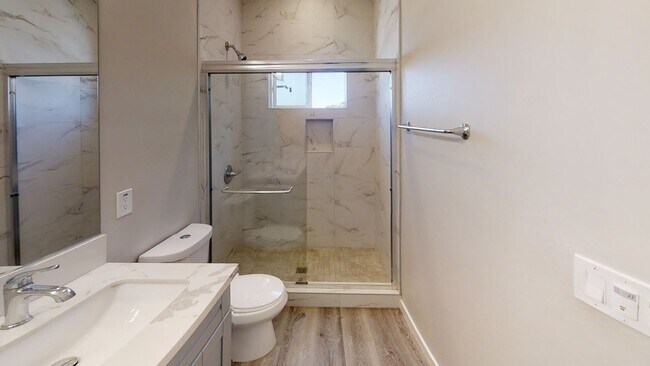Building Photo - 4BD/2BA on Tipton!