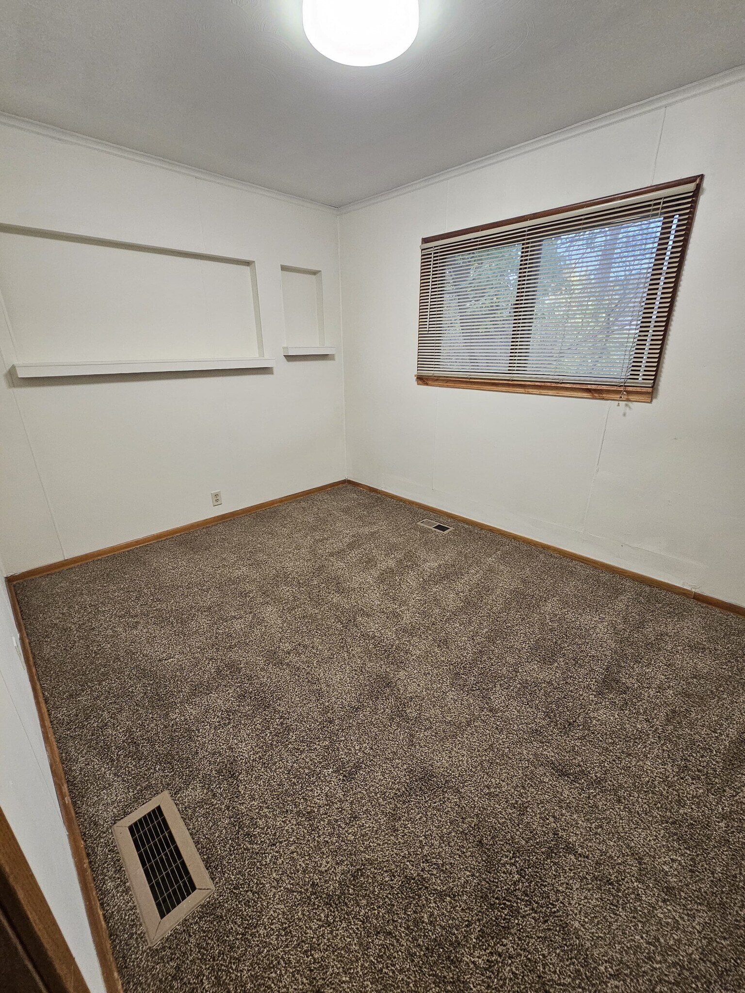Building Photo - 132 E Pomeroy St