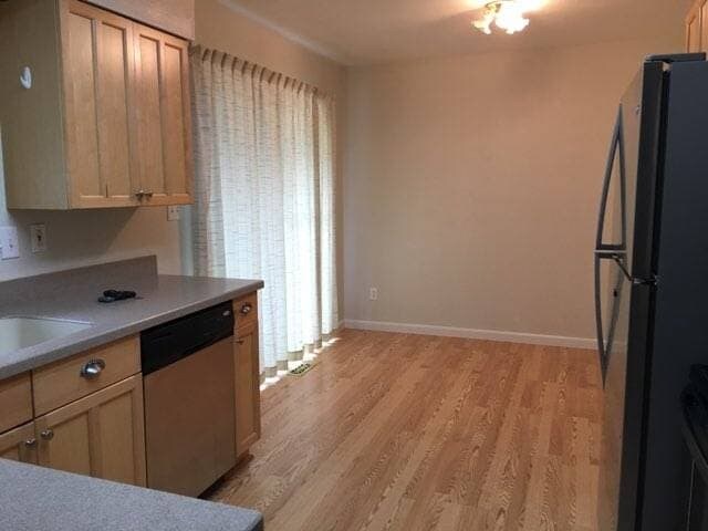 Building Photo - 1006 De La Vista Pl