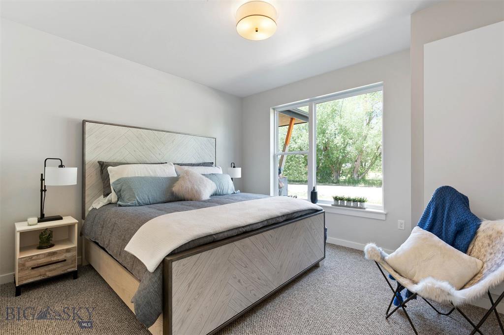 Building Photo - 2221 Willow Dr