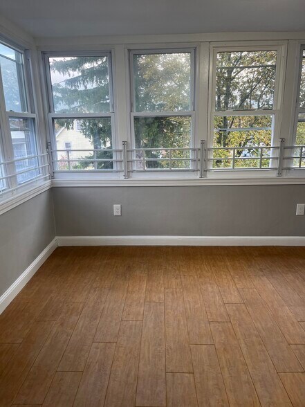 Building Photo - 10 Wakefield Ave