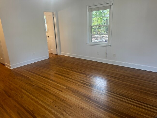 Building Photo - 900 Everett Pl