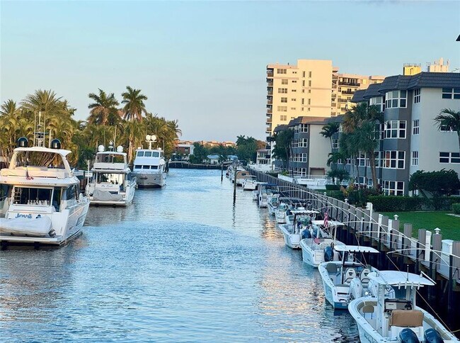 Building Photo - 3111 NE 51st St