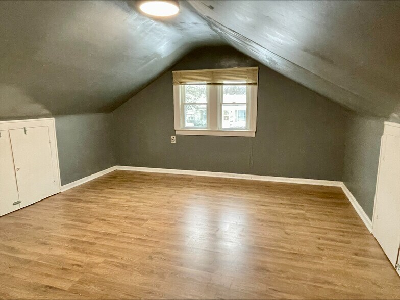 Building Photo - 995 Nevin St