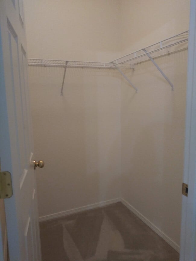 Building Photo - 3 Bdrm 2 BA  1,615 SqFt