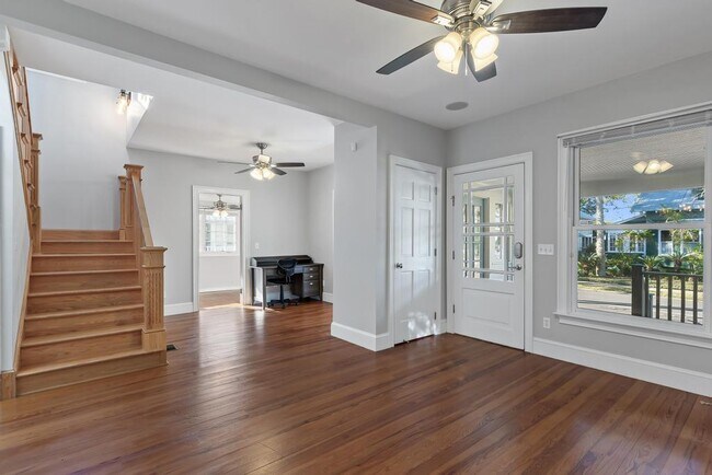 Building Photo - 313 St George St