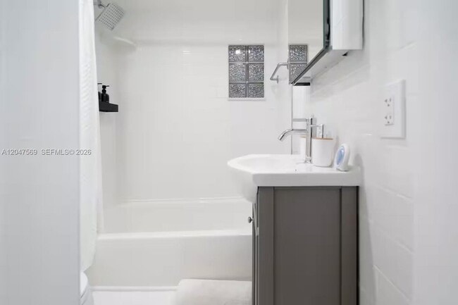 Building Photo - 174 NE 55th St