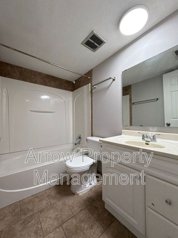 Building Photo - 3840 S 46th St