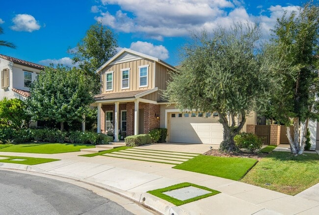 Building Photo - Exceptional Remodeled & Professionally Fur...