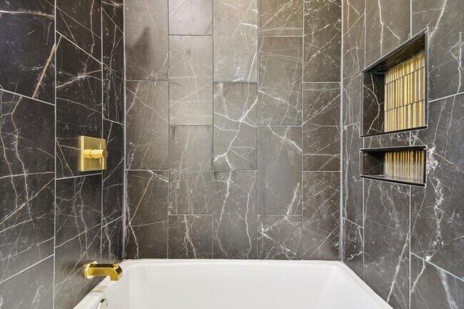 Building Photo - 6644 Country Club Rd