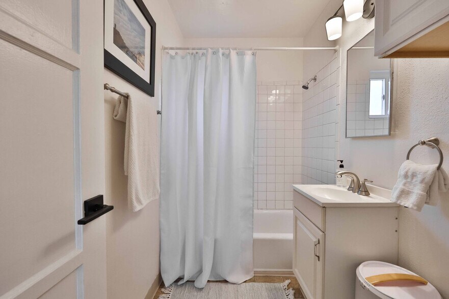 Building Photo - 4788 W Mountain View Dr